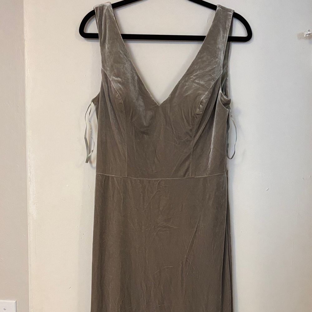 Revelry Velvet Sleeveless Dress - Sage